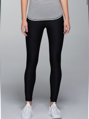 145. Lululemon Shine Tight (Roll Down)
Black 6 or 8 (waist 13.5 flat)